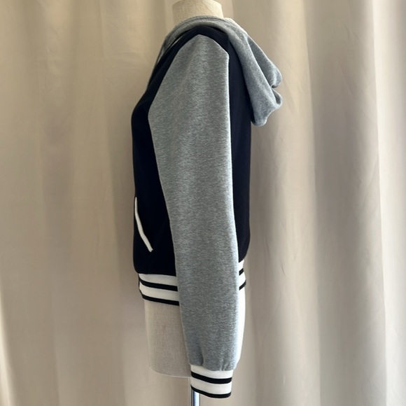 Like new! Cozy Forever 21 bomber jacket style jersey hoodie, size Small - Picture 3 of 8
